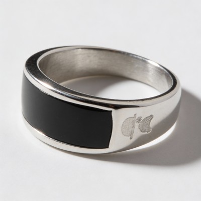 Anillo esmaltado negro...